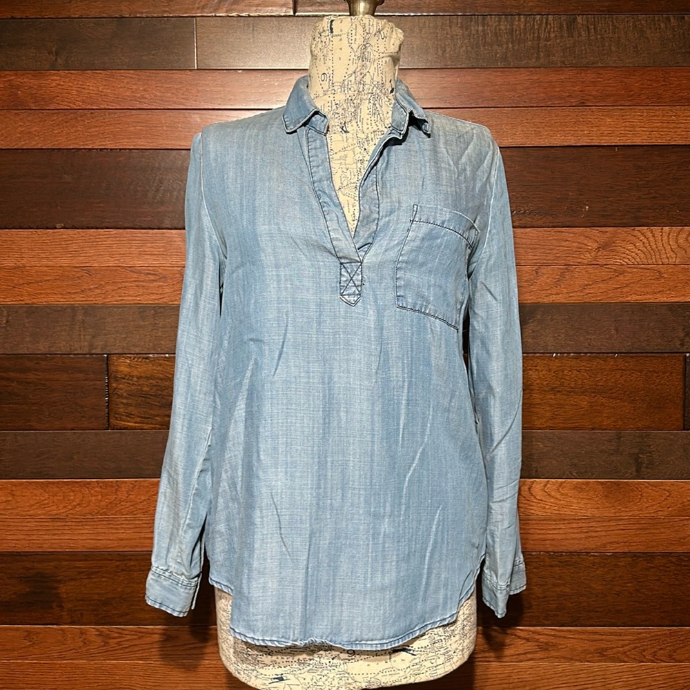 NWOT Velvet Heart Deep V Neck Long Sleeve Light Blue Tencel Blouse